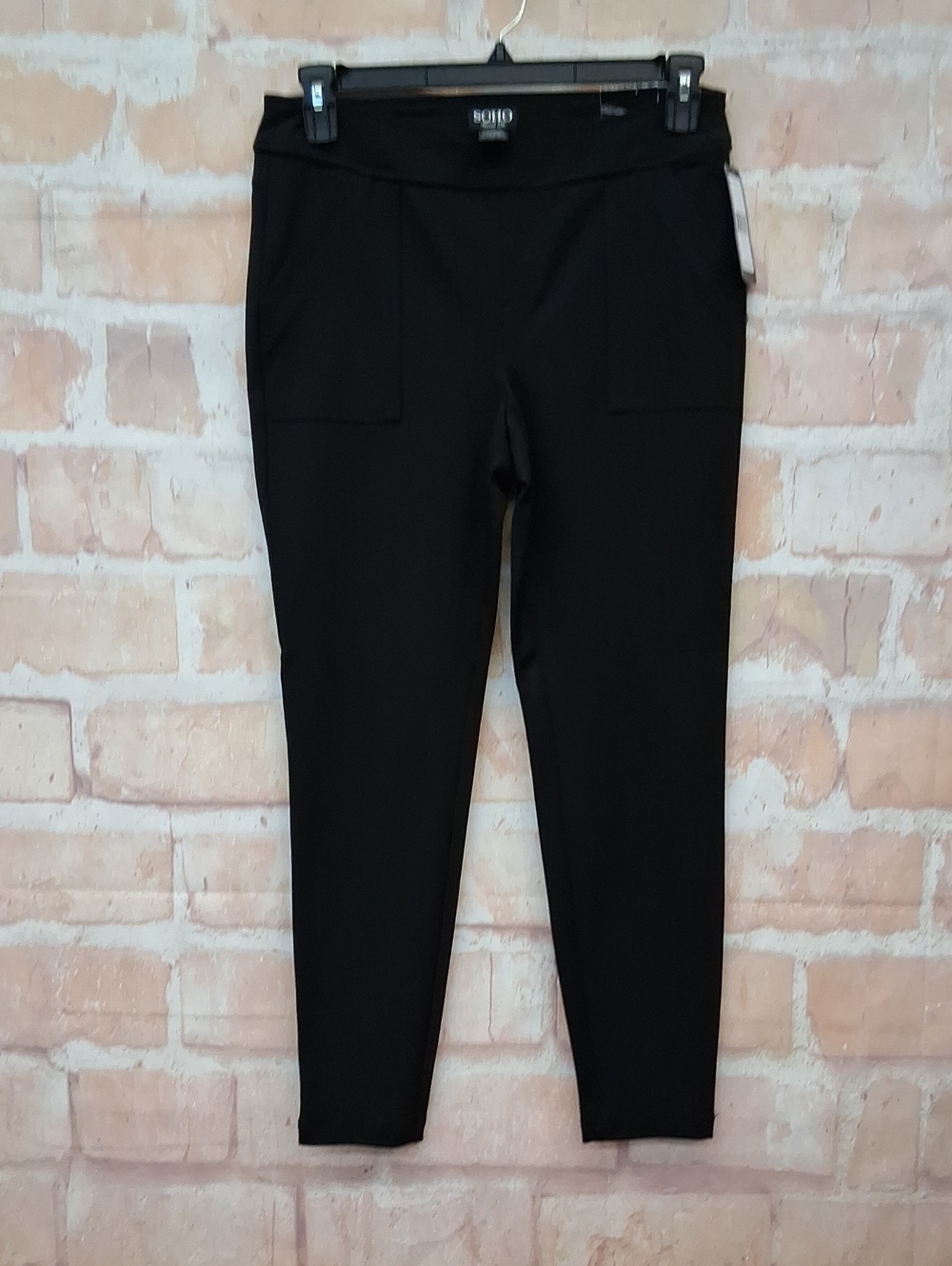 Soho Black Slim Pull-On Ankle Pants